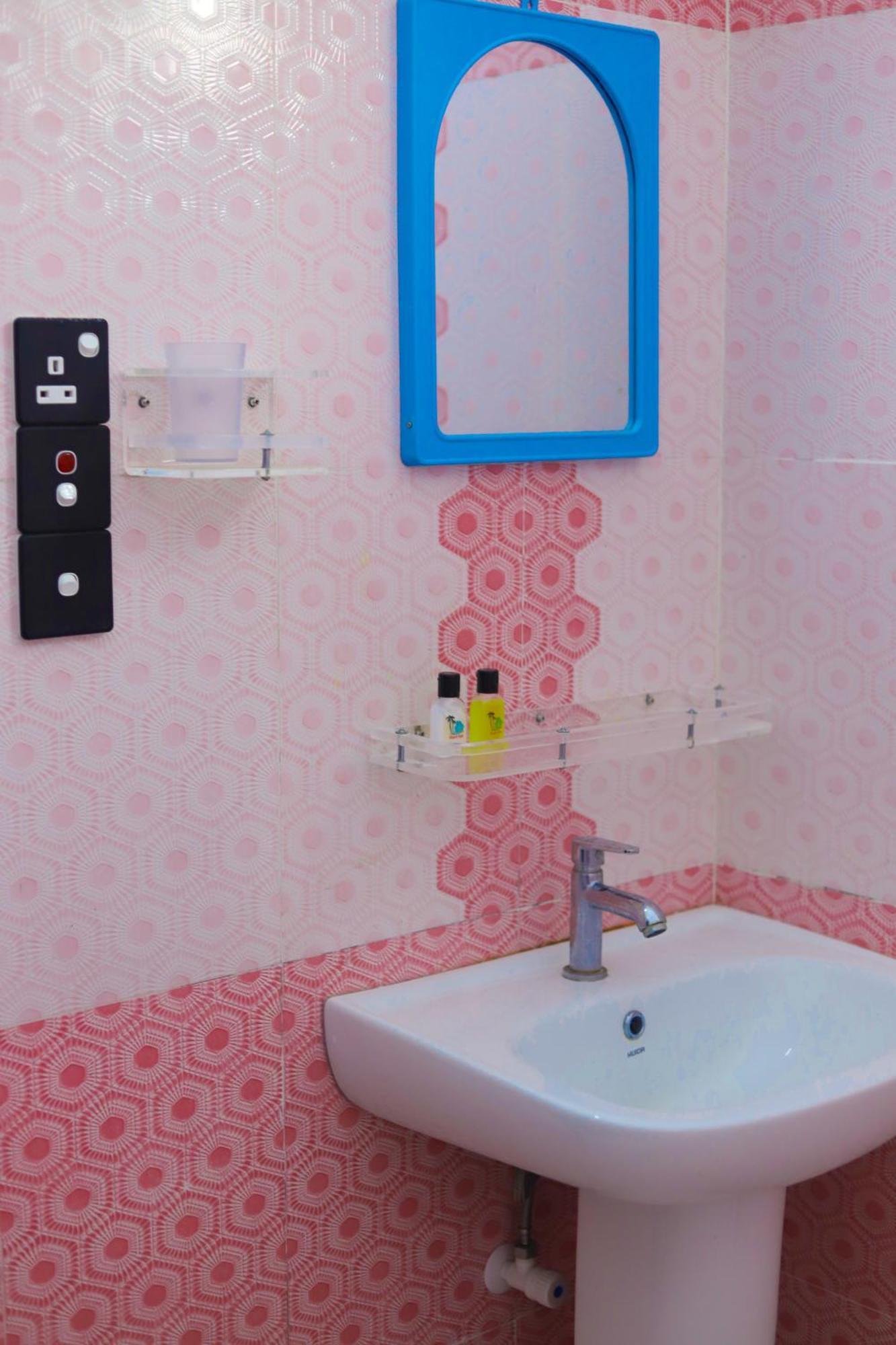 Royal Hub Hotel Kudapaduwa Kültér fotó