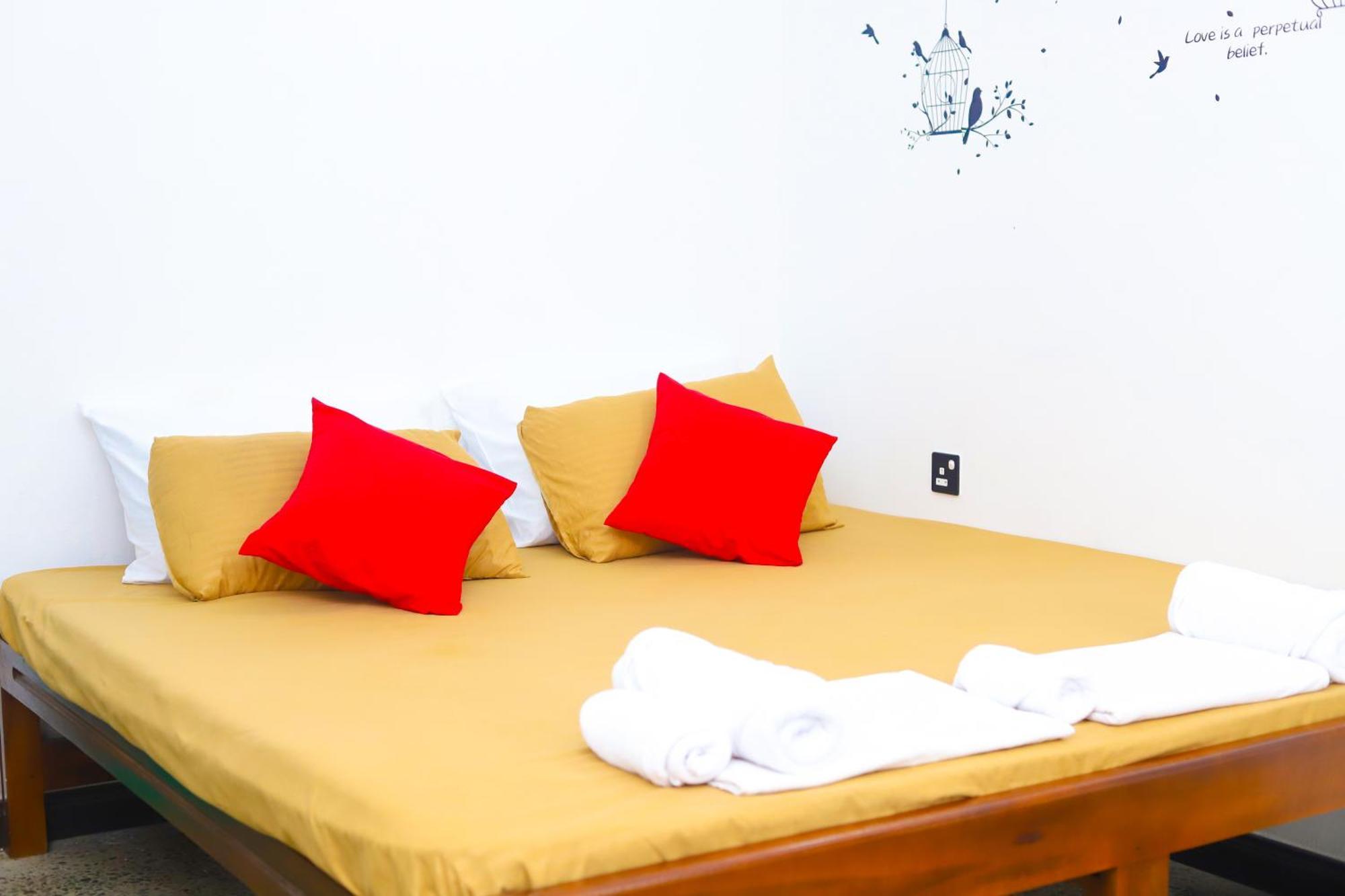 Royal Hub Hotel Kudapaduwa Kültér fotó